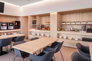 b and b hotel famalicao