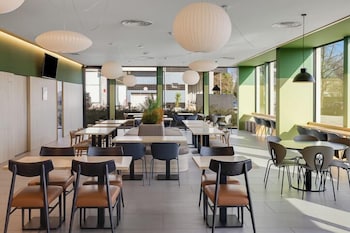 b and b hotel famalicao