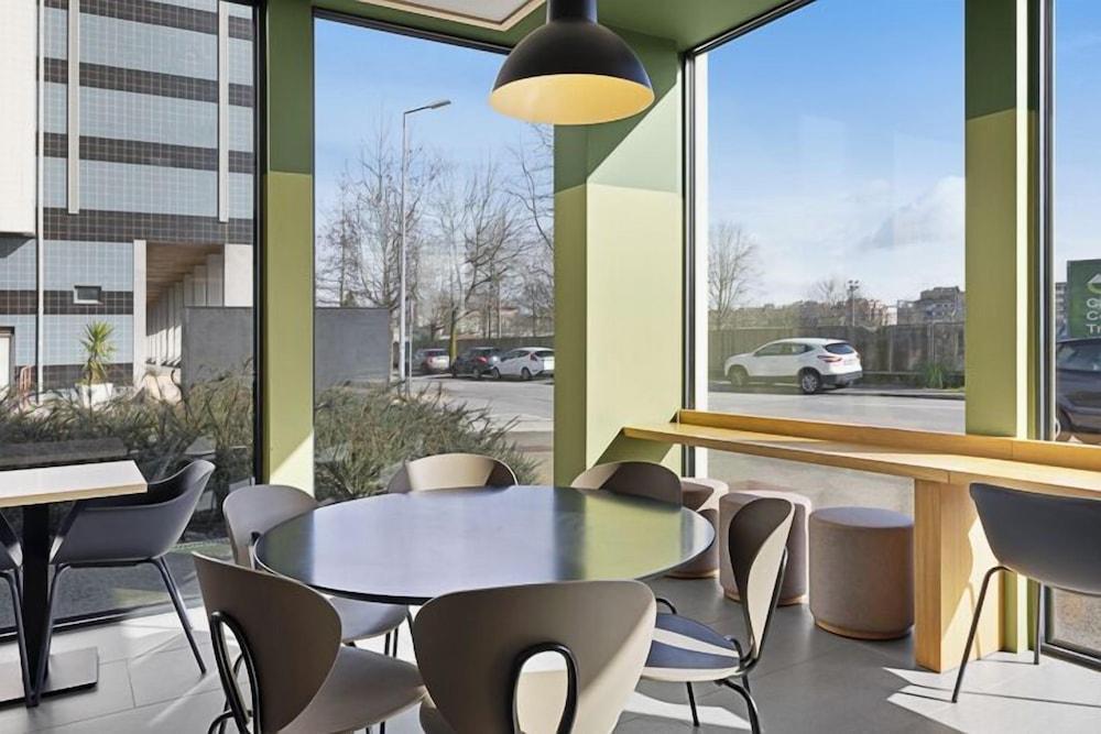 b and b hotel famalicao