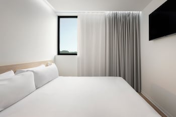 b and b hotel famalicao