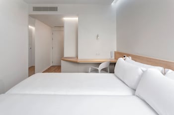 b and b hotel famalicao