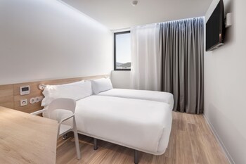 b and b hotel famalicao