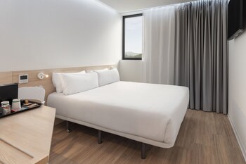 b and b hotel famalicao