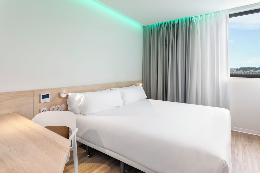 b and b hotel famalicao
