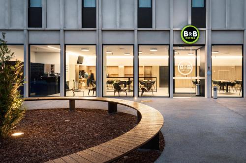 b and b hotel famalicao