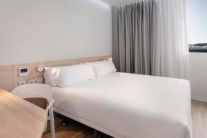 b and b hotel famalicao