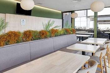 b and b hotel famalicao