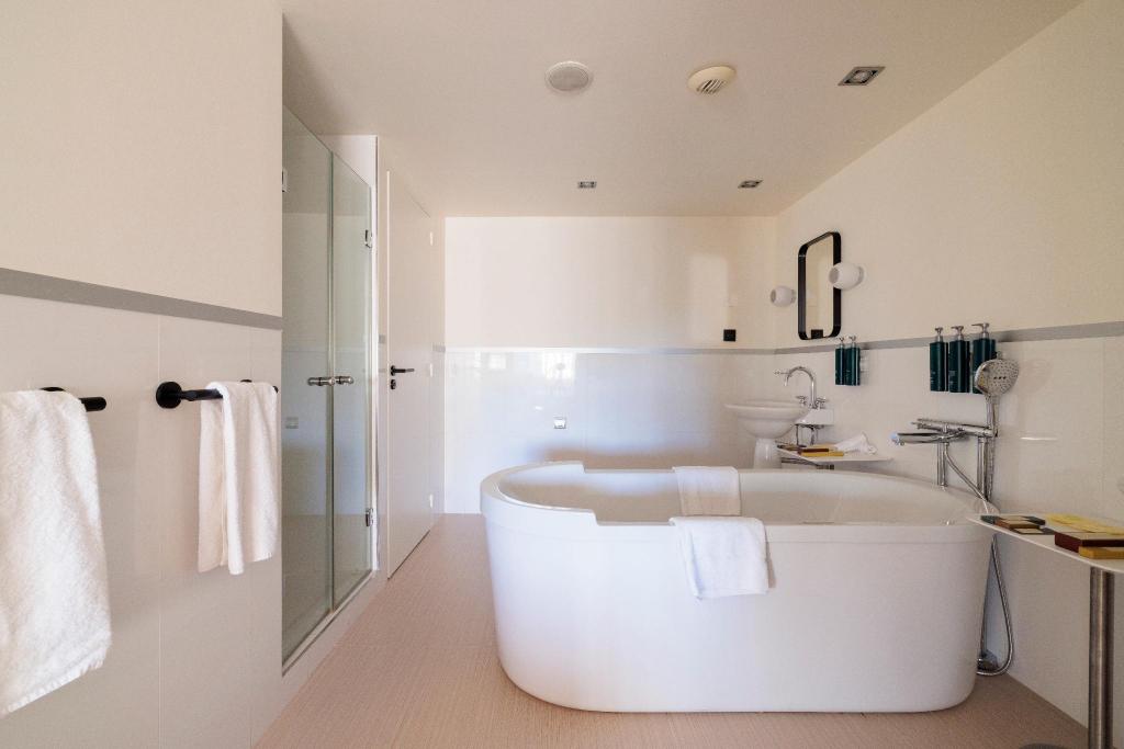 hilton garden inn marseille provence airport