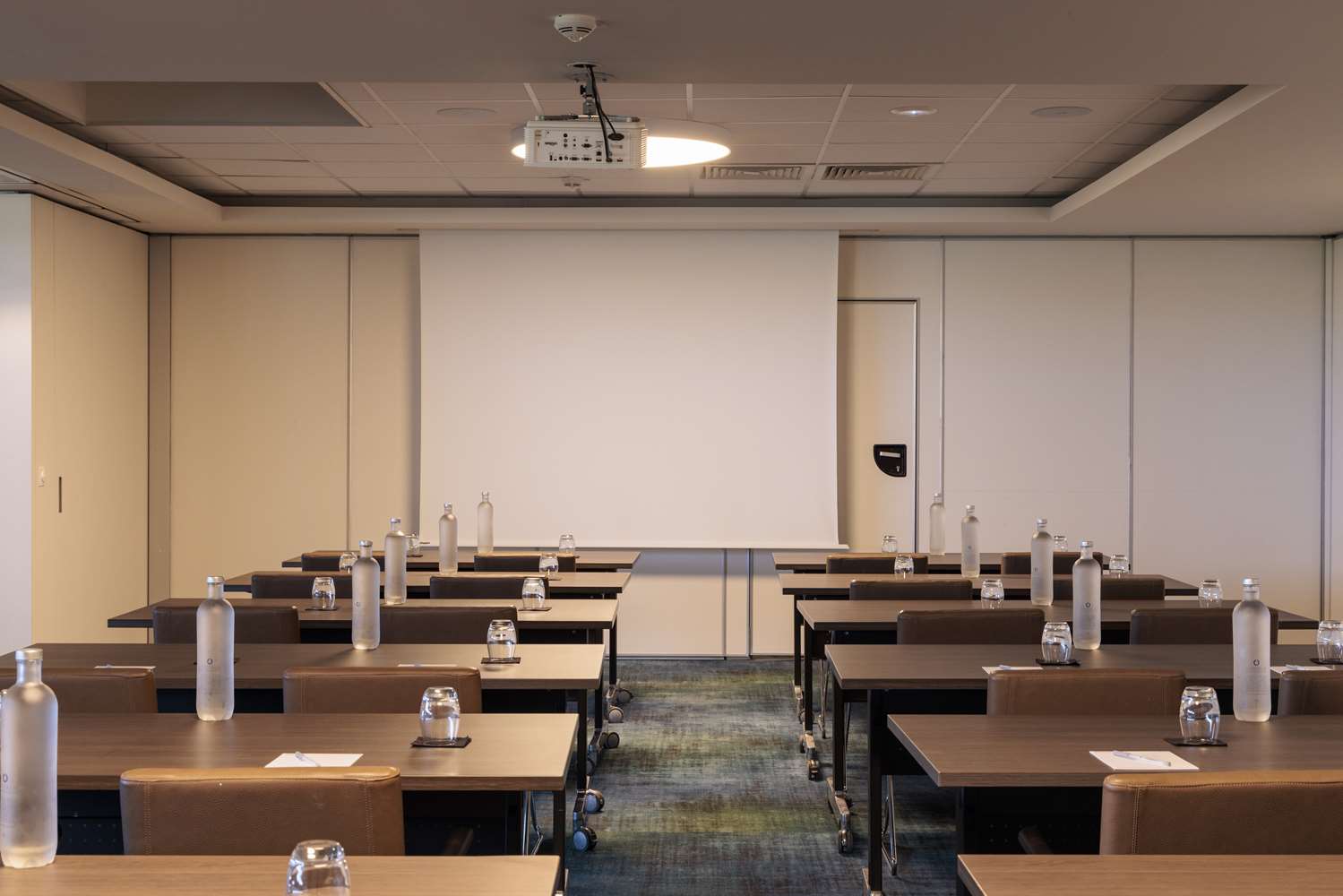 hilton garden inn marseille provence airport