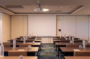 hilton garden inn marseille provence airport