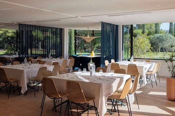 hilton garden inn marseille provence airport