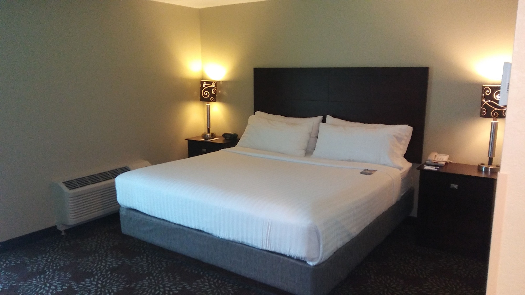 holiday inn express and suites pittsburgh west gre