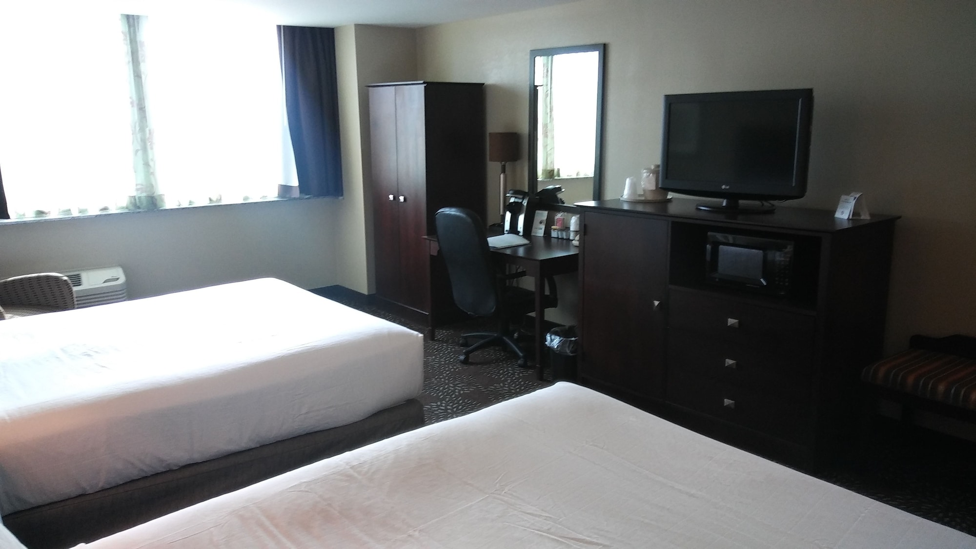 holiday inn express and suites pittsburgh west gre