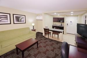 holiday inn express and suites pittsburgh west gre