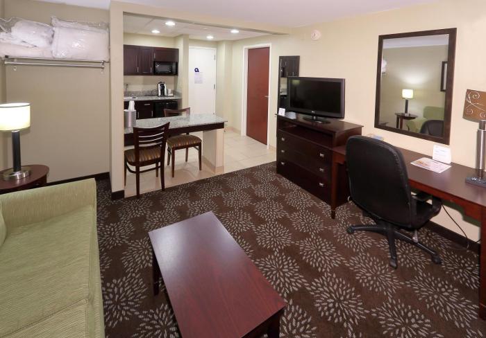holiday inn express and suites pittsburgh west gre