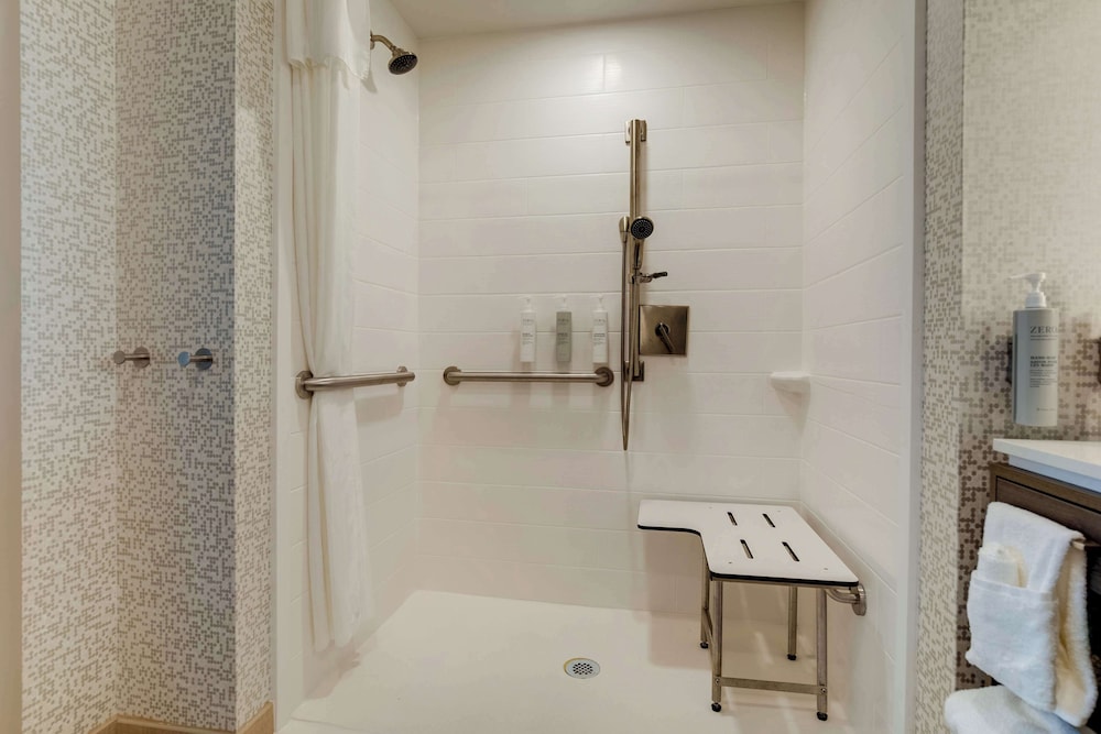 home2 suites by hilton hammond
