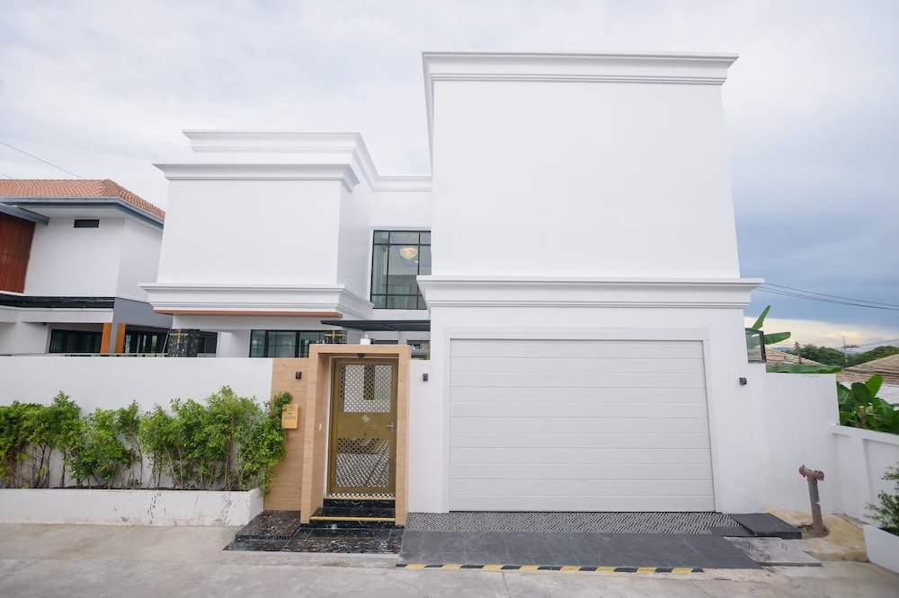 exquisite pool villa i