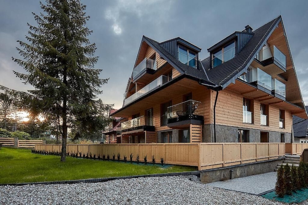 tatra square apartments