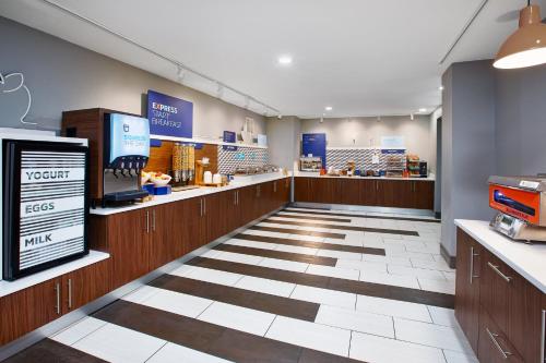 holiday inn express and suites w monroe by ihg