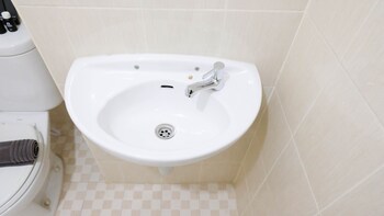 clean and comfy 2br apartment at puncak kertajaya