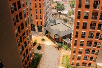 pleasurable 2br transpark juanda apartment
