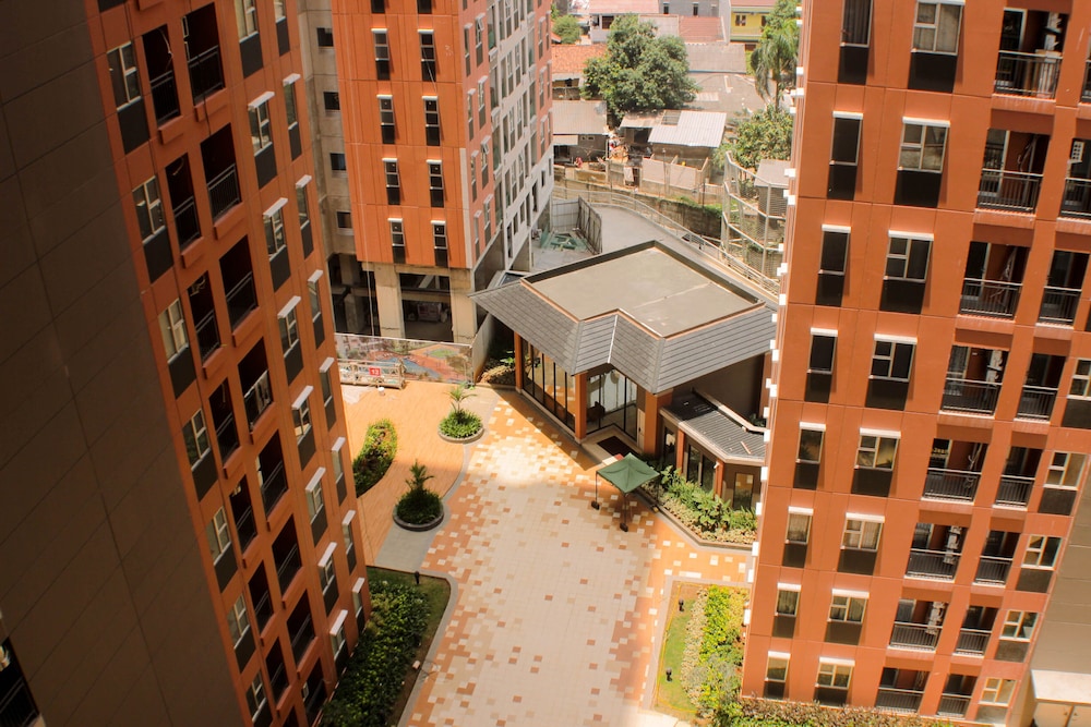 pleasurable 2br transpark juanda apartment