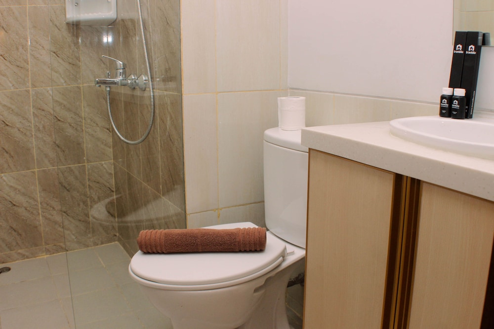 pleasurable 2br transpark juanda apartment