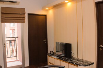 pleasurable 2br transpark juanda apartment