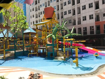 pleasurable 2br transpark juanda apartment
