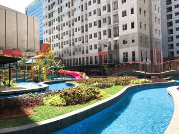 pleasurable 2br transpark juanda apartment