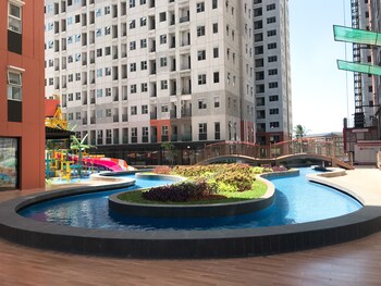 pleasurable 2br transpark juanda apartment