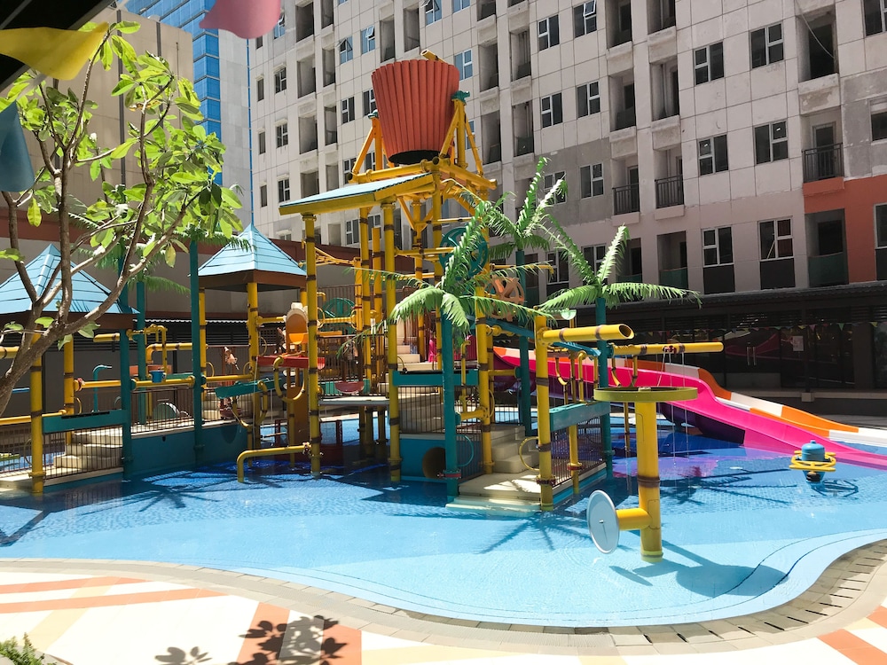 pleasurable 2br transpark juanda apartment