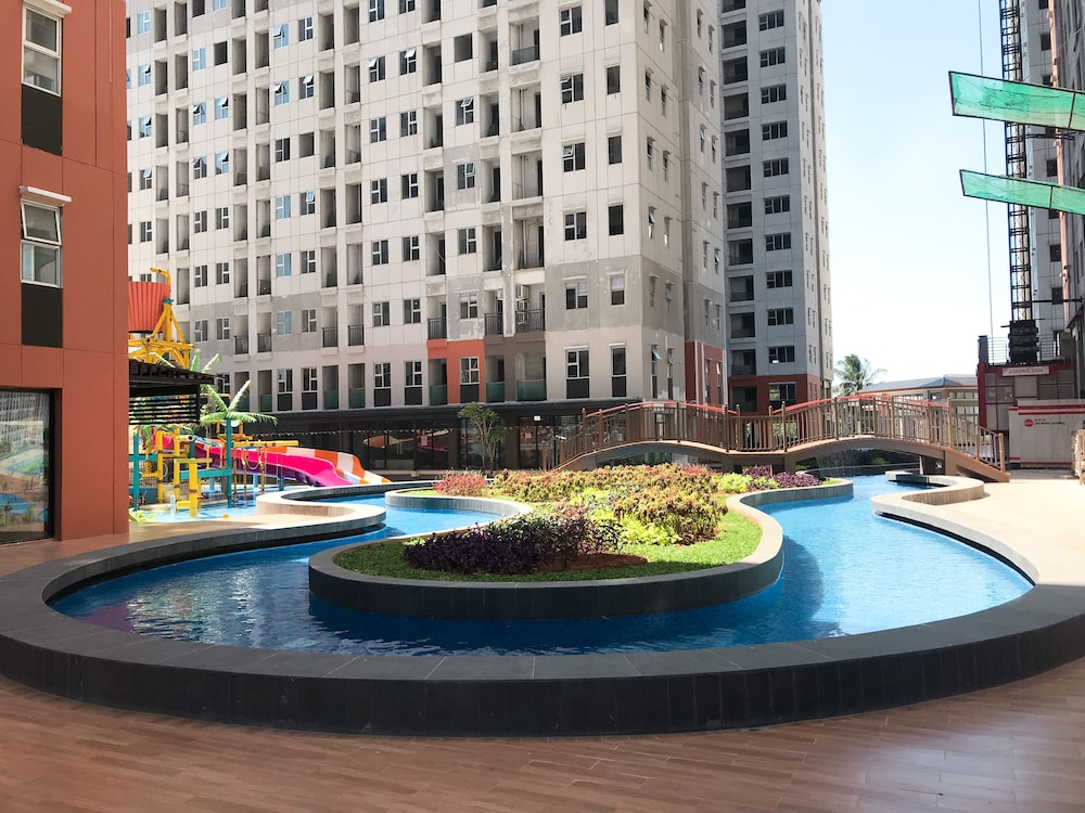 pleasurable 2br transpark juanda apartment