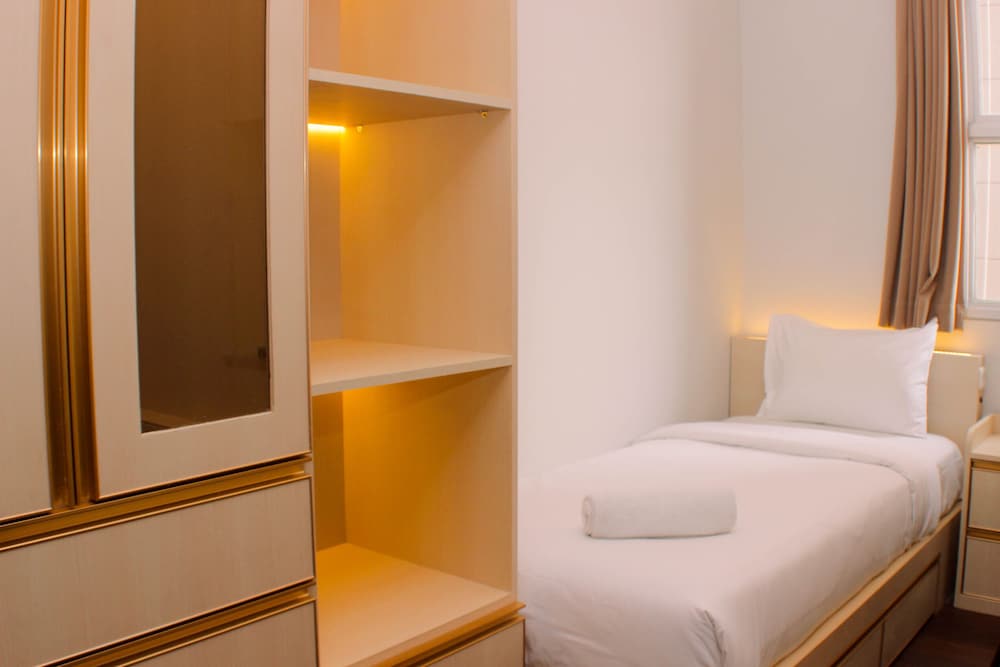 pleasurable 2br transpark juanda apartment