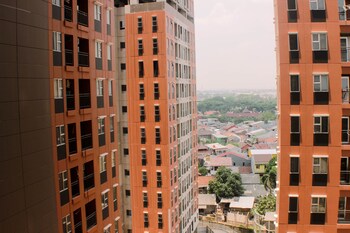 pleasurable 2br transpark juanda apartment