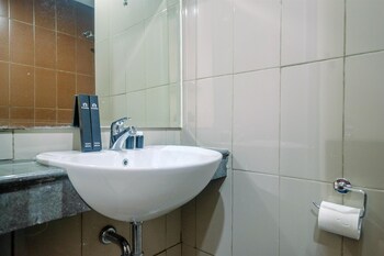 comfort and minimalist 1br at atlanta residences