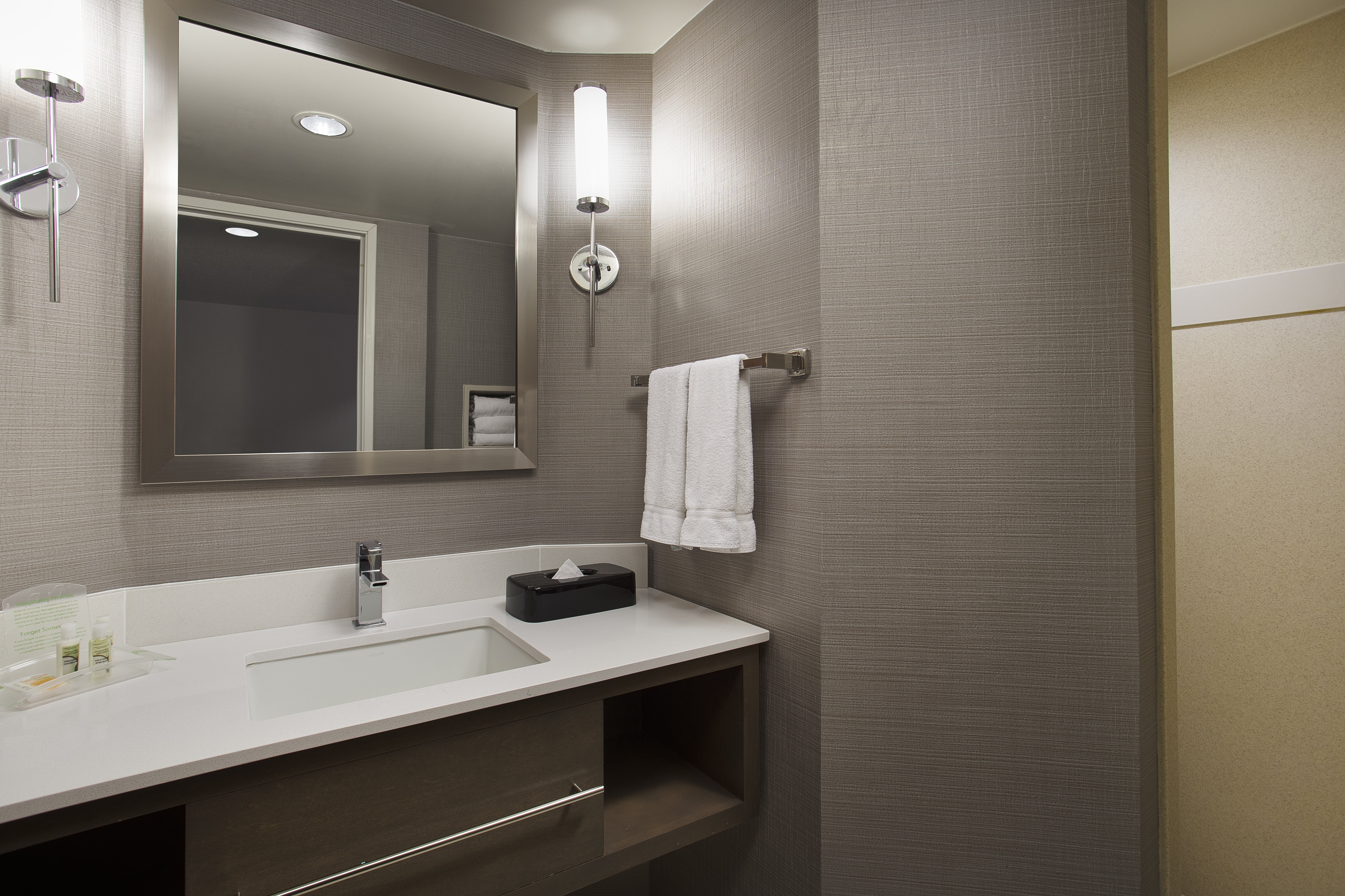 holiday inn grand rapids airport by ihg