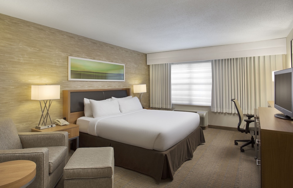 holiday inn grand rapids airport by ihg