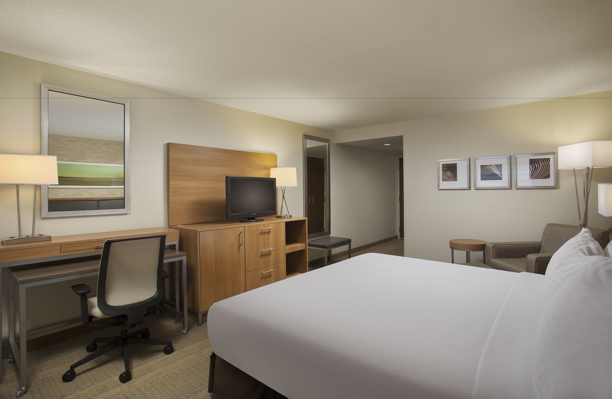 holiday inn grand rapids airport by ihg