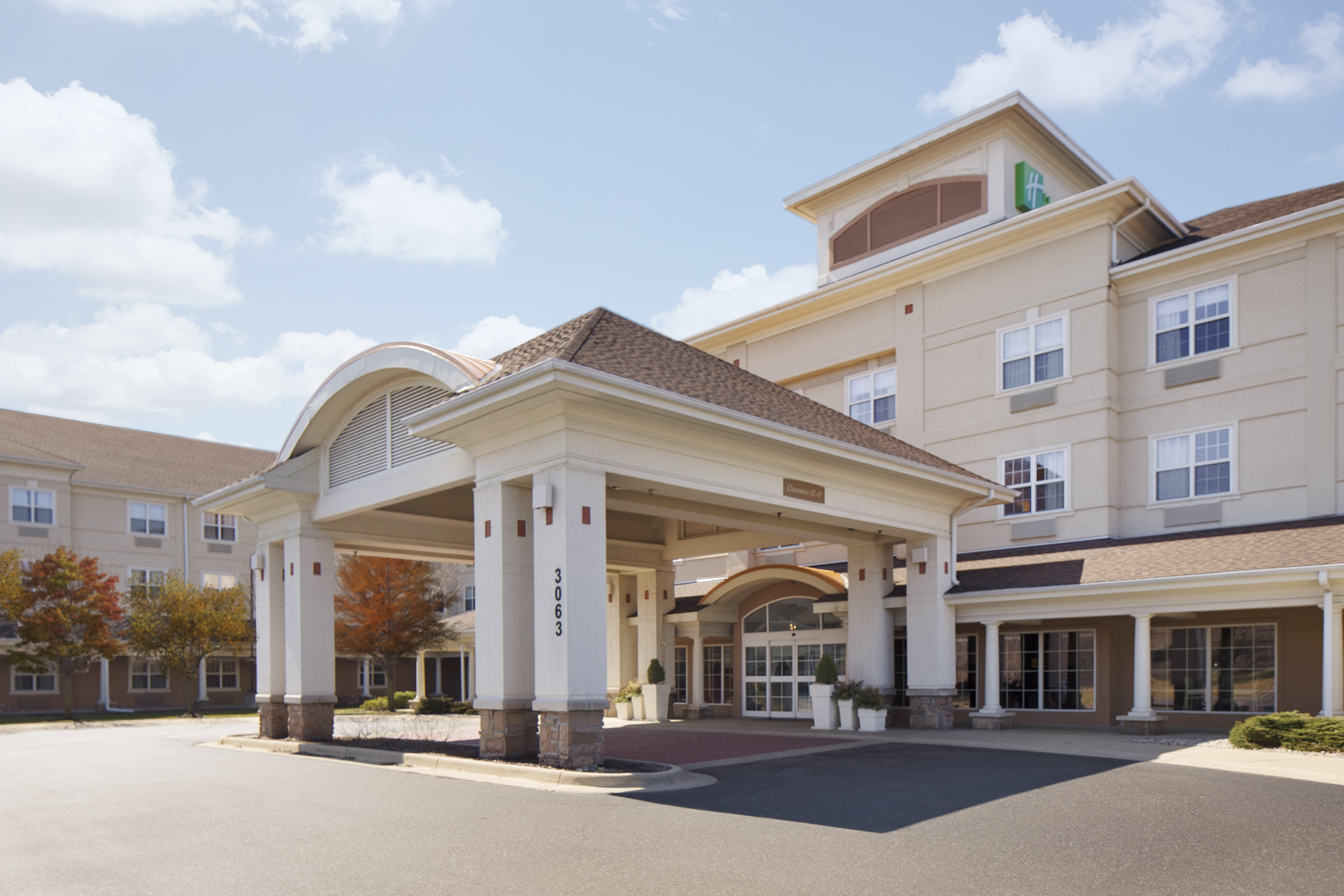 holiday inn grand rapids airport by ihg