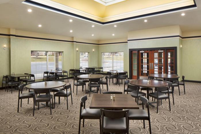 holiday inn grand rapids airport by ihg