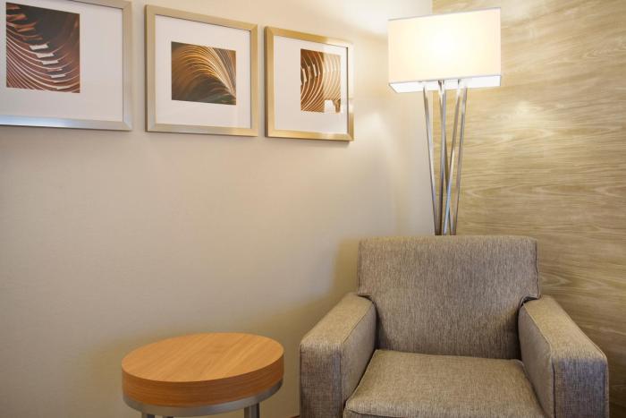holiday inn grand rapids airport by ihg