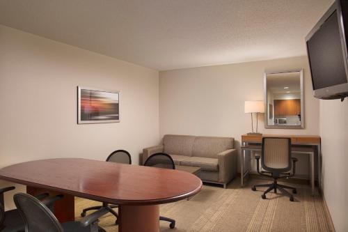 holiday inn grand rapids airport by ihg
