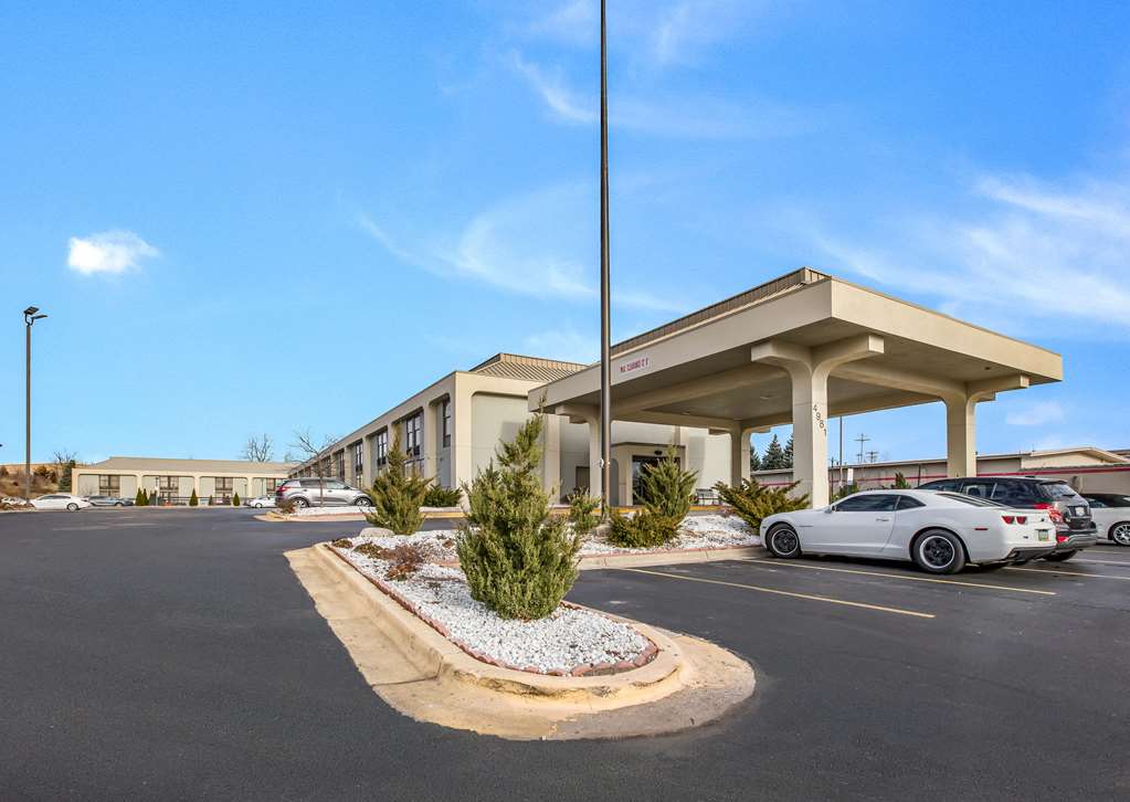 clarion inn and suites airport