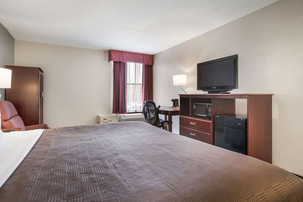 clarion inn and suites airport