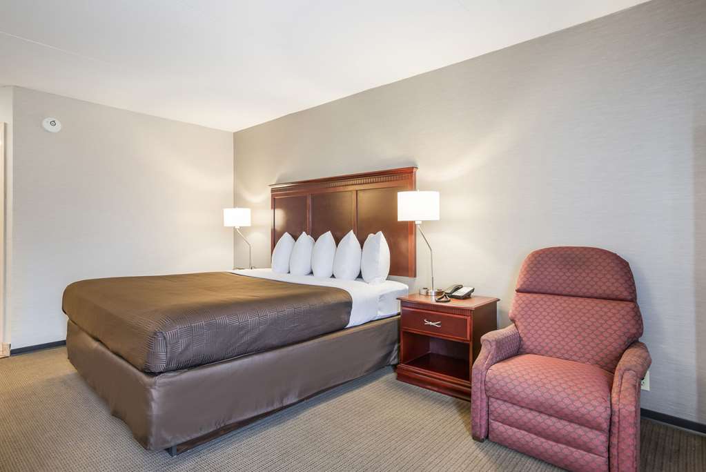 clarion inn and suites airport