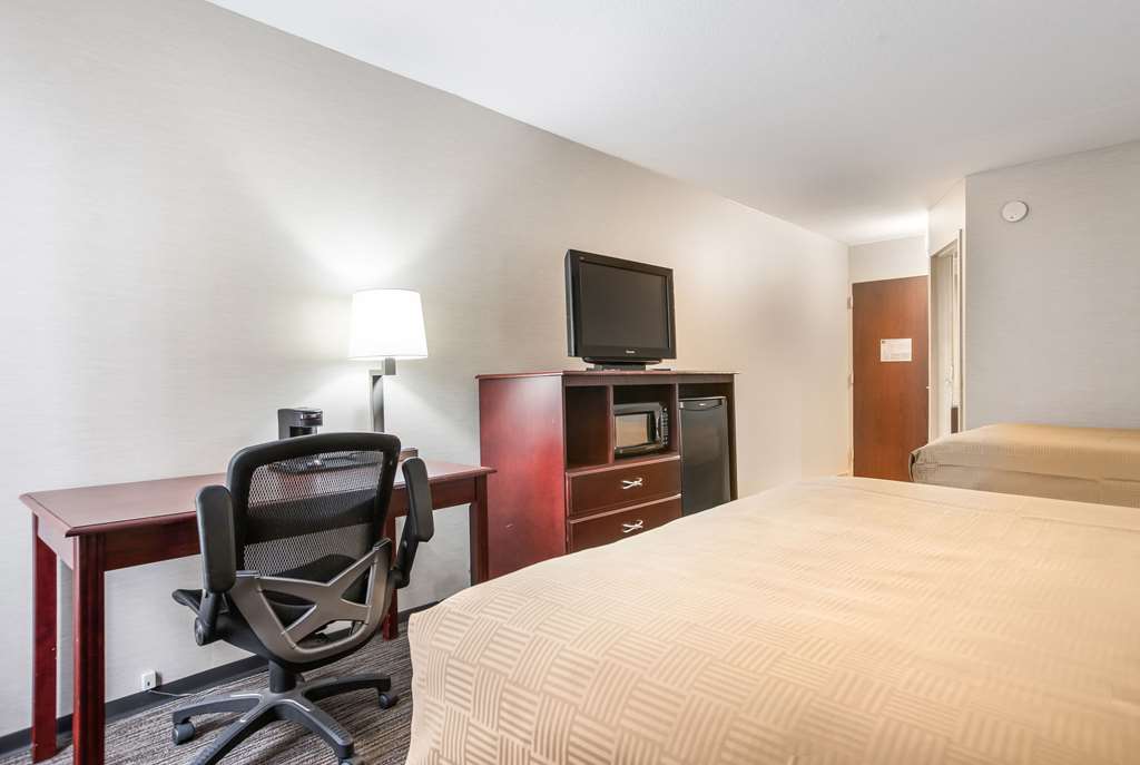 clarion inn and suites airport