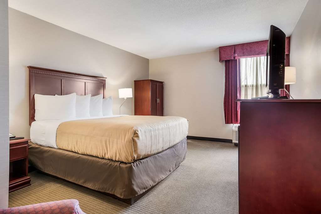 clarion inn and suites airport