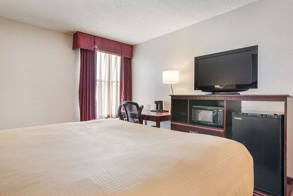 clarion inn and suites airport