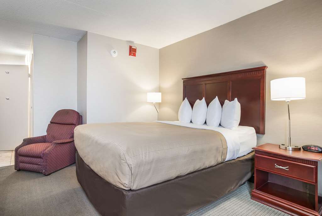 clarion inn and suites airport